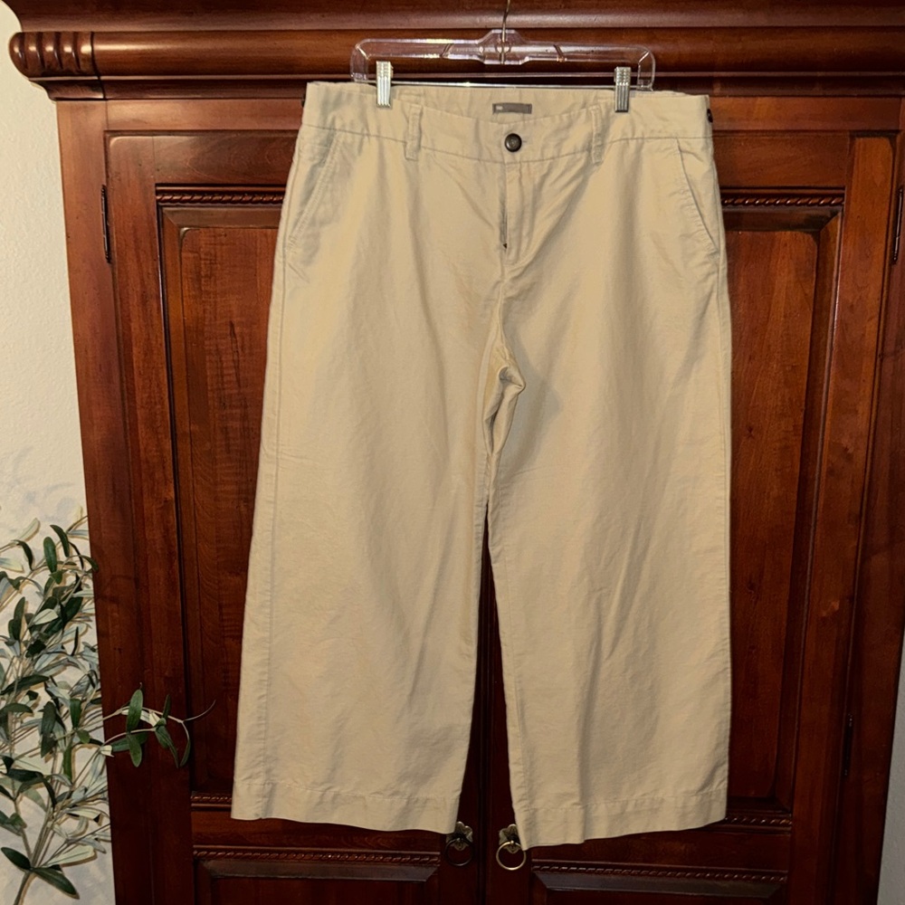 GAP Women’s Wide Leg Cropped Khakis Size 16